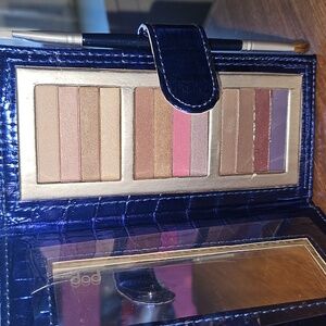 Vintage Pop Beauty Blue Eyes Eyeshadow Palette - Collector's Item - Never Used